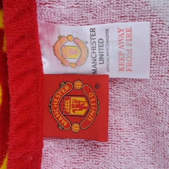 2003 Manchester United FC offical logo white & red soccer beach bath gym towel - Picture 5 of 6